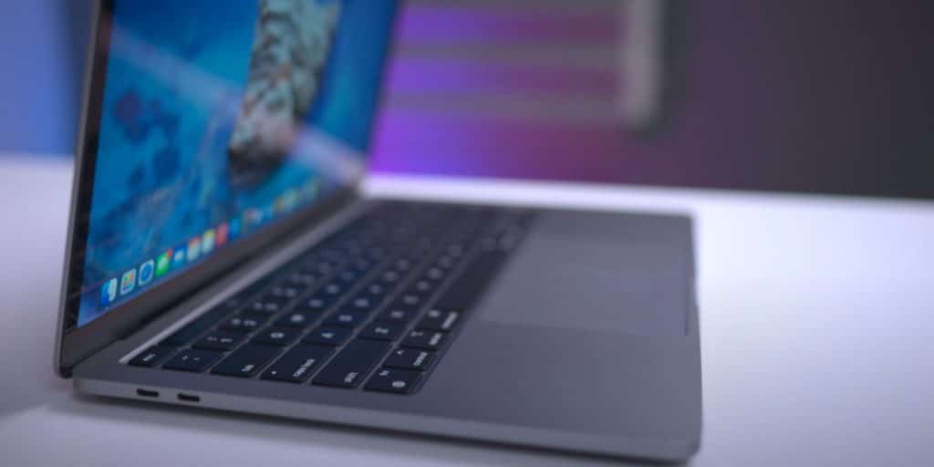 M1-MacBook-Pro-side